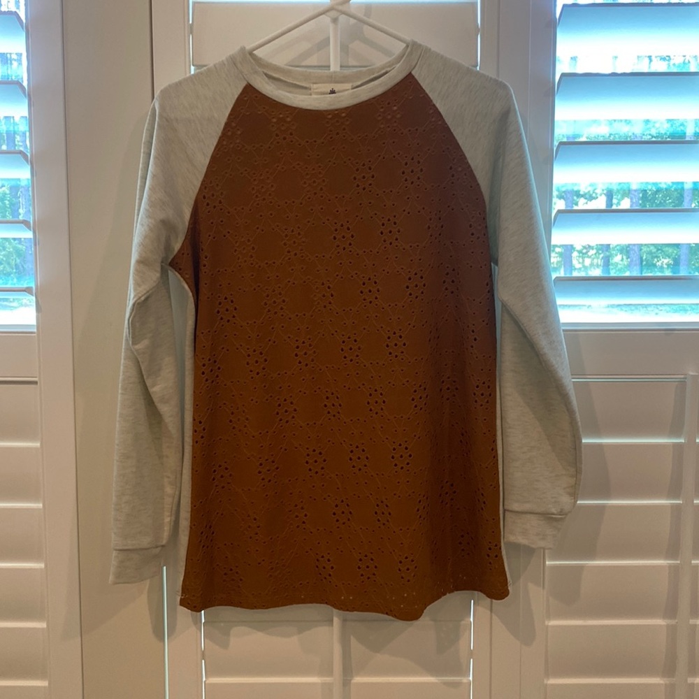 Betsy’s boutique sweater orange and heather beige
